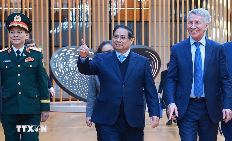 Thủ tướng Phạm Minh Chính đến thăm và làm việc với lãnh đạo Tập đoàn Novatek. (Ảnh: Dương Giang/TTXVN)
