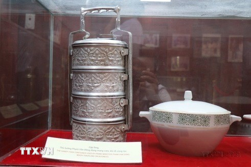 Cặp lồng đựng cơm Thủ tướng Phạm Văn Đồng thường mang theo khi đi công tác. (Ảnh: Phạm Cường/TTXVN)