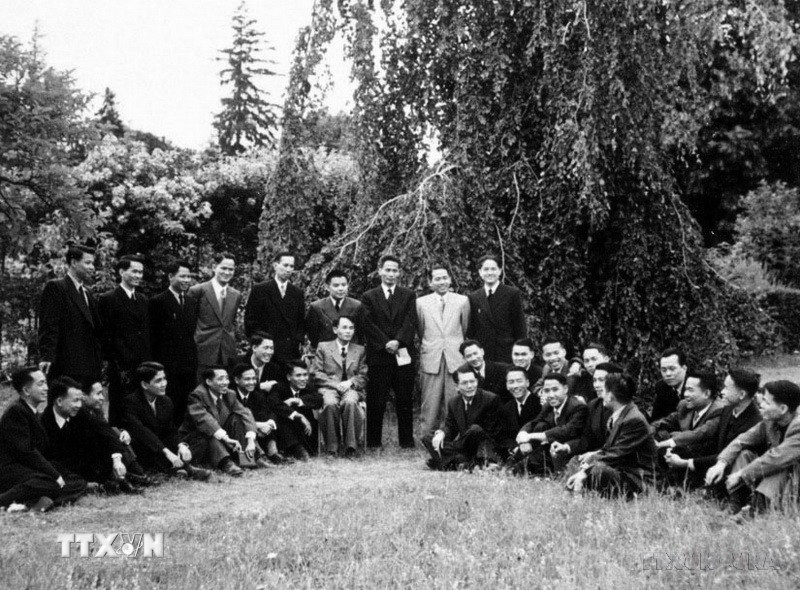 Phó Thủ tướng Phạm Văn Đồng và Đoàn Chính phủ Việt Nam Dân chủ Cộng hòa tại Hội nghị Geneva năm 1954. (Ảnh: Võ Năng An/TTXVN)