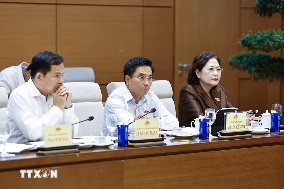 Các Phó chủ tịch Quốc hội Nguyễn Thị Hồng và Nguyễn Doãn Anh dự cuộc làm việc. (Ảnh: Doãn Tấn/TTXVN)