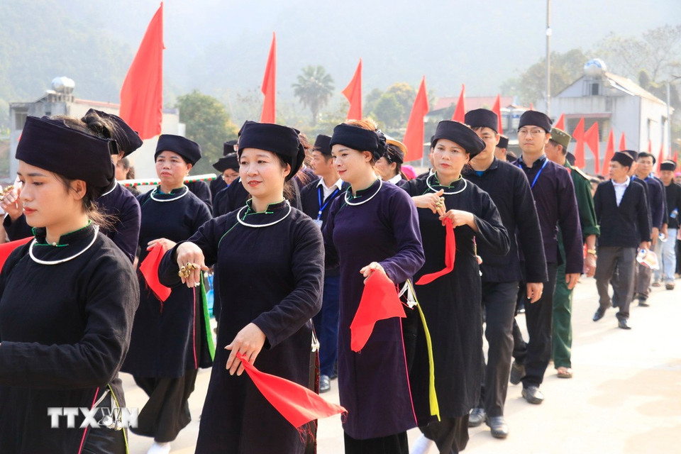 Múa then nét văn hóa độc đáo của người Tày được tái hiện tại lễ hội. (Ảnh: Đinh Thùy/TTXVN)