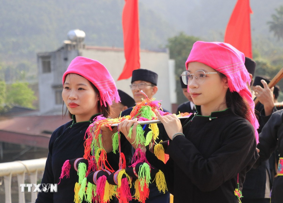 Thiếu nữ Tày rạng rỡ tại lễ hội. (Ảnh: Đinh Thùy/TTXVN)