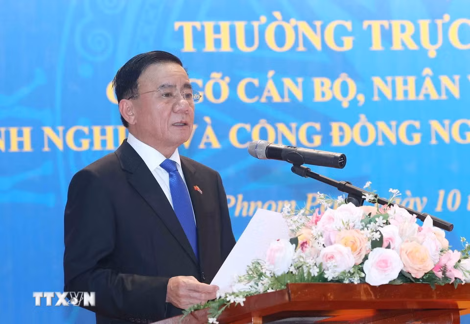 Đồng chí Trần Cẩm Tú, Ủy viên Bộ Chính trị, Thường trực Ban Bí thư phát biểu tại buổi gặp mặt. (Ảnh: Phương Hoa/TTXVN)