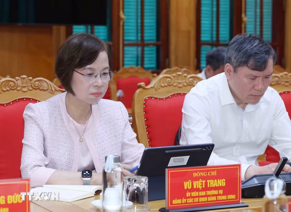 Các đồng chí Ủy viên Ban Thường vụ tham dự hội nghị. (Ảnh: Phương Hoa/TTXVN)