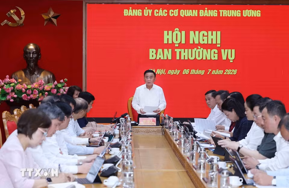 Đồng chí Trần Cẩm Tú, Ủy viên Bộ Chính trị, Thường trực Ban Bí thư, Bí thư Đảng ủy các cơ quan Đảng Trung ương, chủ trì hội nghị. (Ảnh: Phương Hoa/TTXVN)