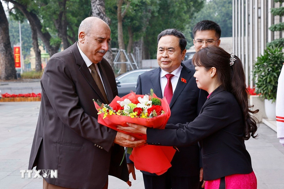 Chủ tịch Quốc hội Trần Thanh Mẫn đón Chủ tịch Hạ viện Vương quốc Hashemite Jordan Mazen Turki El Qadi. (Ảnh: Doãn Tấn/TTXVN)