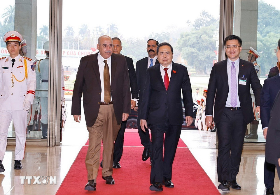 Chủ tịch Quốc hội Trần Thanh Mẫn đón Chủ tịch Hạ viện Vương quốc Hashemite Jordan Mazen Turki El Qadi. (Ảnh: Doãn Tấn/TTXVN)