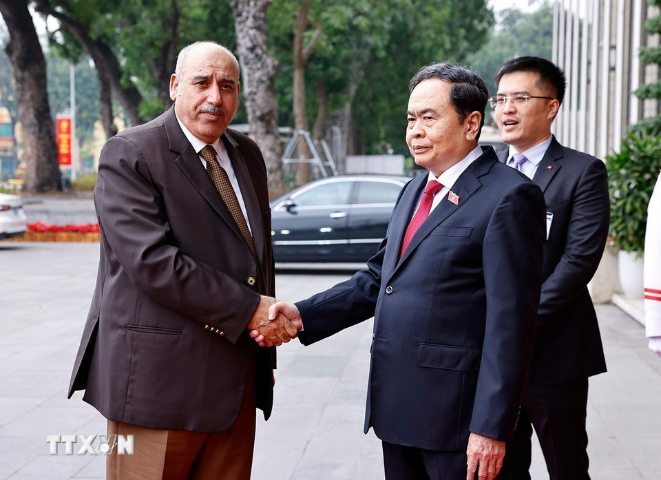 Chủ tịch Quốc hội Trần Thanh Mẫn đón Chủ tịch Hạ viện Vương quốc Hashemite Jordan Mazen Turki El Qadi. (Ảnh: Doãn Tấn/TTXVN)