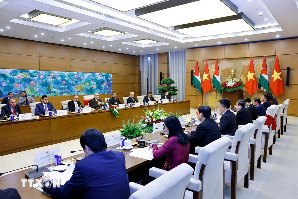 Chủ tịch Quốc hội Trần Thanh Mẫn hội đàm với Chủ tịch Hạ viện Vương quốc Hashemite Jordan Mazen Turki El Qadi. (Ảnh: Doãn Tấn/TTXVN)