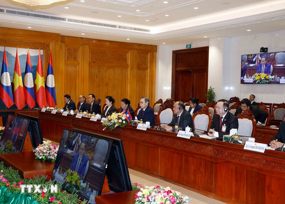 Chủ tịch Quốc hội Trần Thanh Mẫn gặp Chủ tịch Quốc hội Lào Saysomphone Phomvihane. (Ảnh: Thống Nhất/TTXVN)