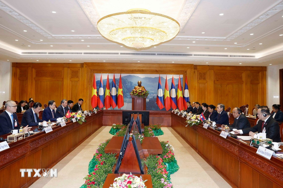 Chủ tịch Quốc hội Trần Thanh Mẫn gặp Chủ tịch Quốc hội Lào Saysomphone Phomvihane. (Ảnh: Thống Nhất/TTXVN)