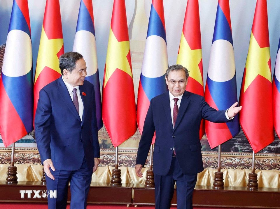 Chủ tịch Quốc hội Trần Thanh Mẫn gặp Chủ tịch Quốc hội Lào Saysomphone Phomvihane. (Ảnh: Thống Nhất/TTXVN)