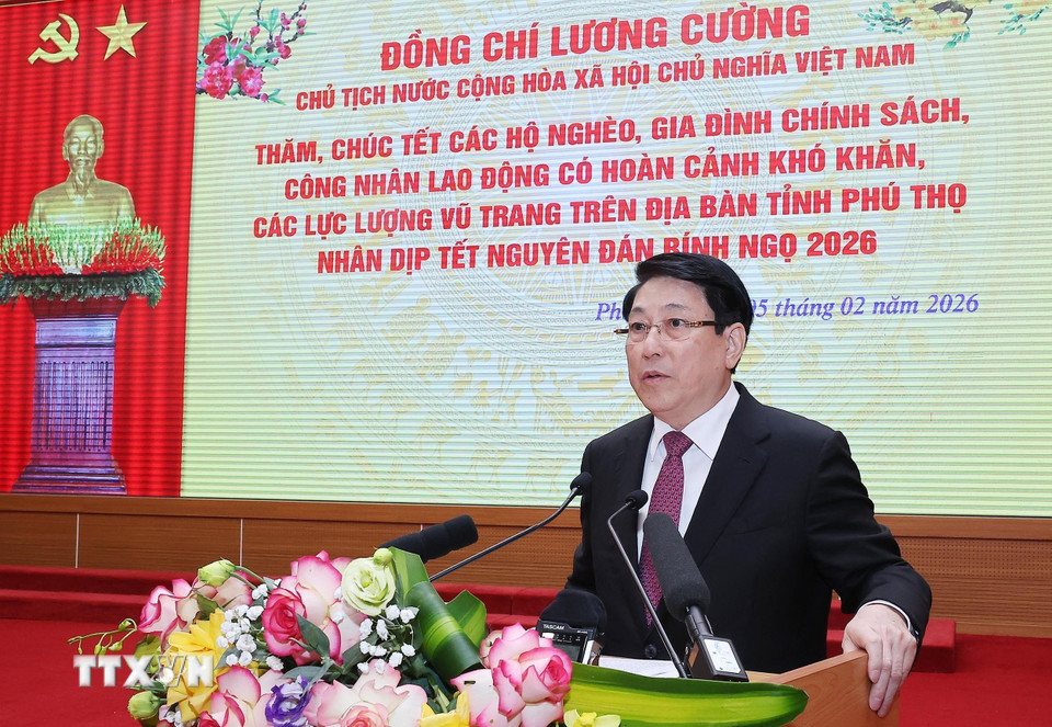 Chủ tịch nước Lương Cường chúc Tết Đảng bộ, chính quyền, nhân dân và các lực lượng vũ trang tỉnh Phú Thọ. (Ảnh: Lâm Khánh/TTXVN)