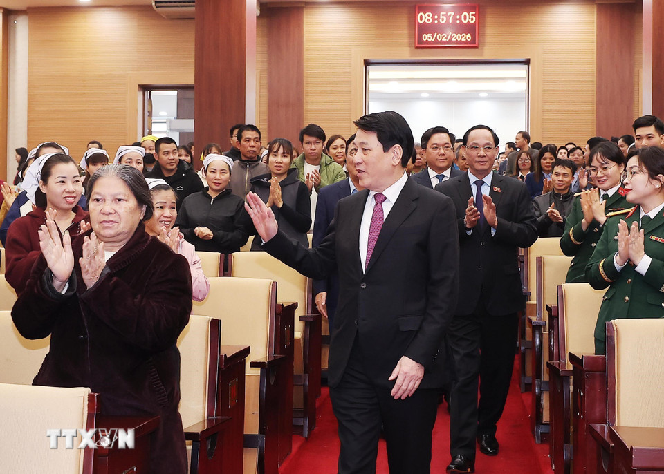 Chủ tịch nước Lương Cường đến thăm, chúc Tết Đảng bộ, chính quyền, nhân dân và các lực lượng vũ trang tỉnh Phú Thọ. (Ảnh: Lâm Khánh/TTXVN)