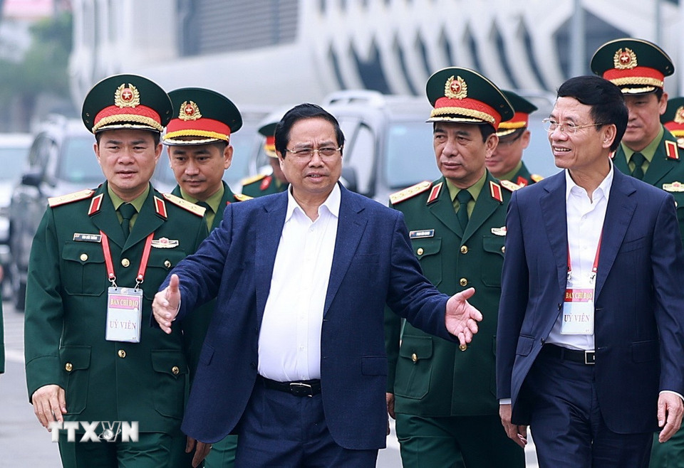 Thủ tướng Phạm Minh Chính làm việc với Bộ Quốc phòng và các bộ, ngành về kết quả hoạt động nghiên cứu, sản xuất, phát triển công nghiệp quốc phòng. (Ảnh: Dương Giang/TTXVN)