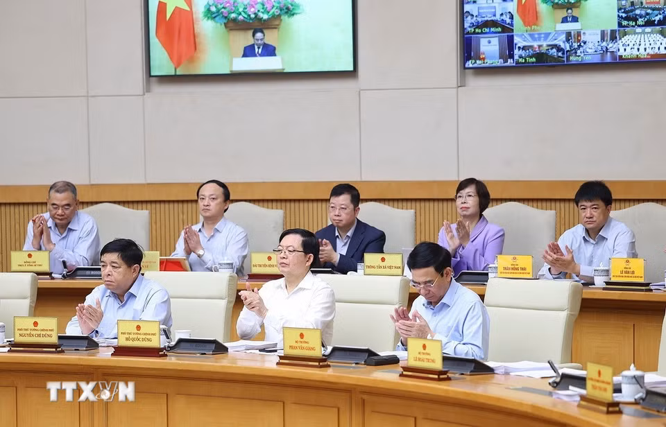Thành viên Chính phủ và các đại biểu tham dự Phiên họp Chính phủ thường kỳ tháng 3/2026 và Hội nghị Chính phủ trực tuyến với địa phương. (Ảnh: Dương Giang/TTXVN)