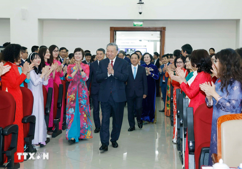 Tổng Bí thư Tô Lâm đến thăm, chúc Tết cán bộ, phóng viên, biên tập viên, người lao động Thông tấn xã Việt Nam. (Ảnh: Thống Nhất/TTXVN)