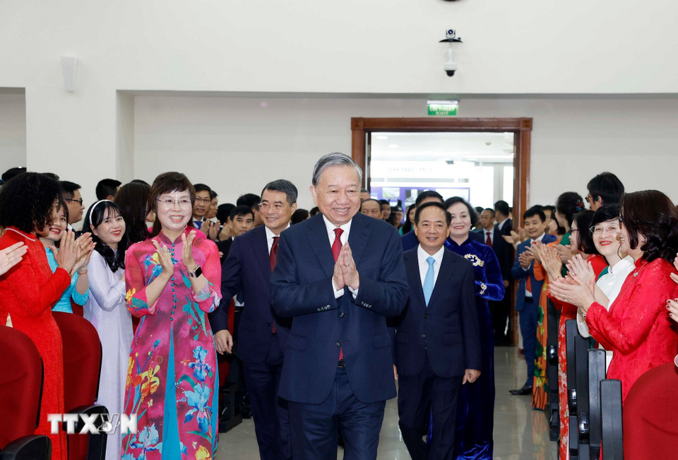 Tổng Bí thư Tô Lâm đến thăm, chúc Tết cán bộ, phóng viên, biên tập viên, người lao động Thông tấn xã Việt Nam. (Ảnh: Thống Nhất/TTXVN)