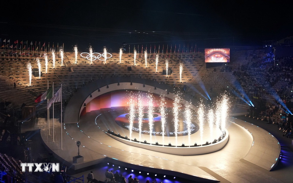 Sau hơn 2 tuần tranh tài sôi động trên các đường băng, sườn núi và sân trượt trải dài khắp miền Bắc Italy, Thế vận hội mùa Đông Milan-Cortina 2026 vừa khép lại, ghi dấu ấn sâu đậm không chỉ ở thành tích mà còn ở tinh thần thể thao, những câu chuyện nhân văn và định hình lại cách tổ chức Olympic trong tương lai. (Ảnh: THX/TTXVN)