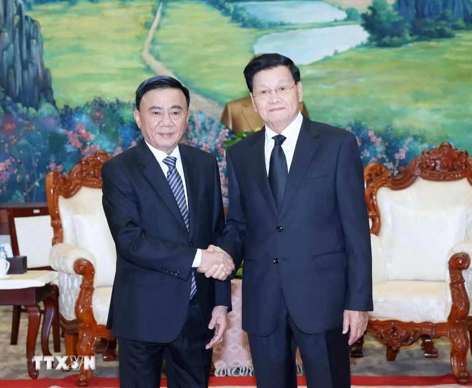 Thường trực Ban Bí thư Trần Cẩm Tú hội kiến Tổng Bí thư, Chủ tịch nước Lào Thongloun Sisoulith. (Ảnh: Phương Hoa/TTXVN)