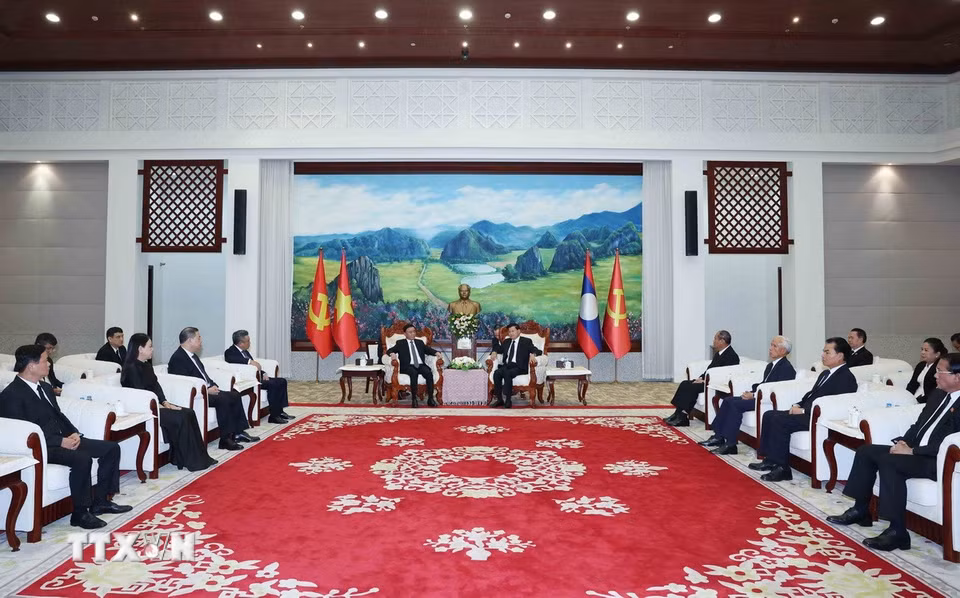 Thường trực Ban Bí thư Trần Cẩm Tú hội kiến Tổng Bí thư, Chủ tịch nước Lào Thongloun Sisoulith. (Ảnh: Phương Hoa/TTXVN)