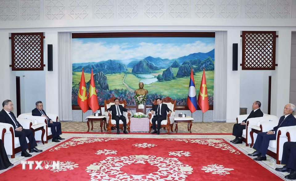 Thường trực Ban Bí thư Trần Cẩm Tú hội kiến Tổng Bí thư, Chủ tịch nước Lào Thongloun Sisoulith. (Ảnh: Phương Hoa/TTXVN)
