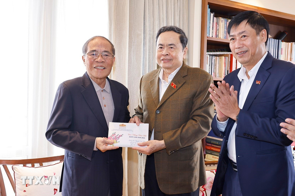 Chủ tịch Quốc hội Trần Thanh Mẫn thăm, chúc Tết Nguyên Chủ tịch Quốc hội Nguyễn Sinh Hùng. (Ảnh: Doãn Tấn/TTXVN)