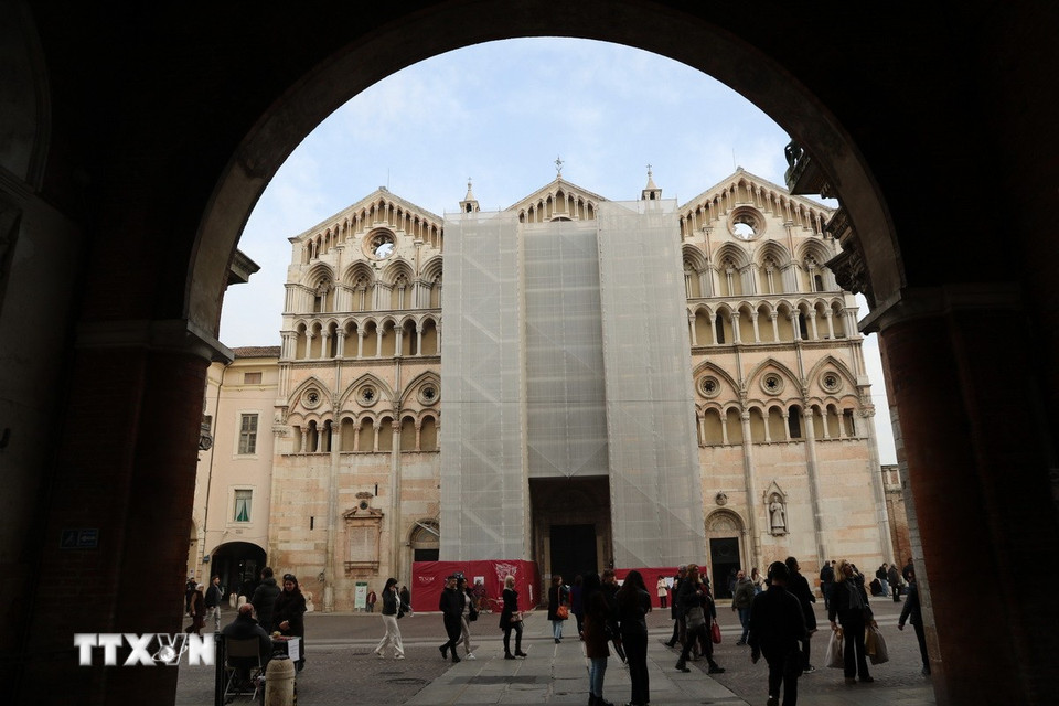 Nhà thờ lớn Ferrara được xây từ thế kỷ 12. (Ảnh: Dương Hoa/TTXVN)