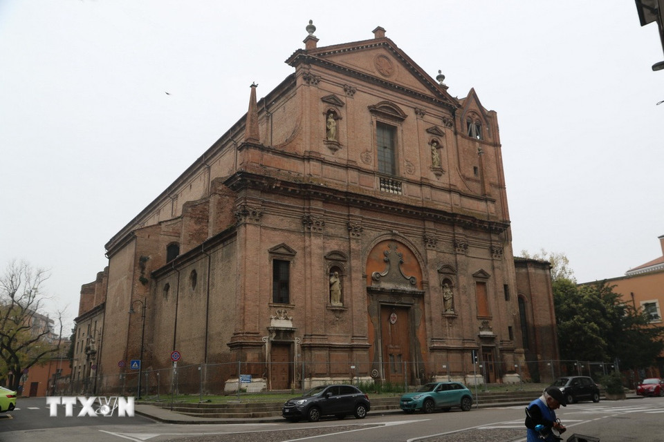 Nhà thờ gạch thời Phục hưng tại thành phố Ferrara. (Ảnh: Dương Hoa/TTXVN)