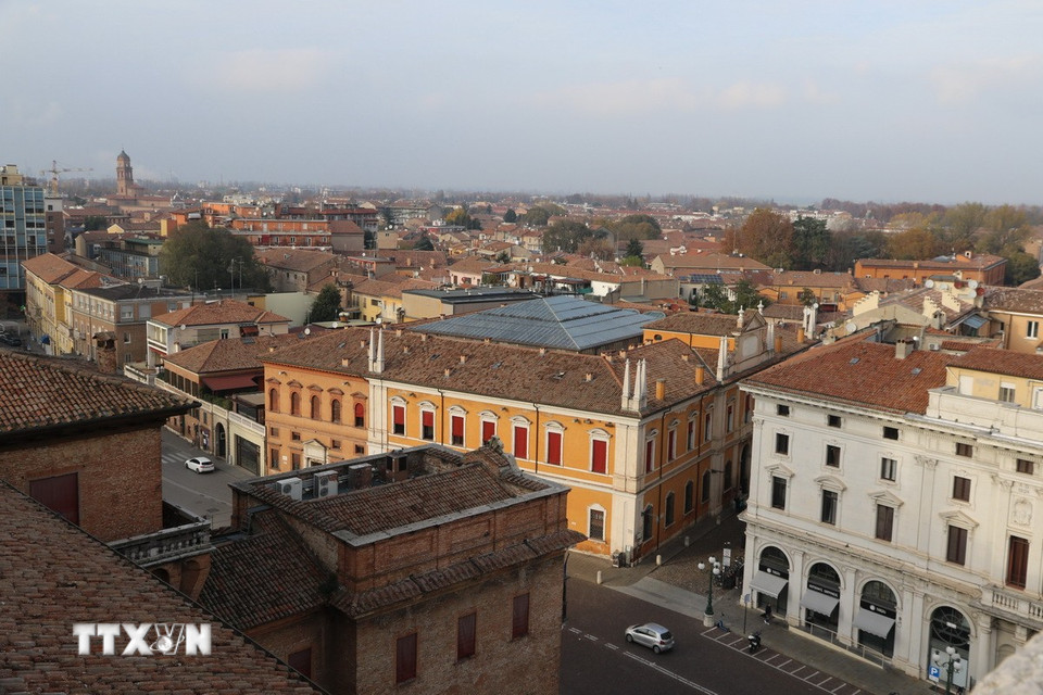 Thành phố Ferrara nhìn từ gác chuông lâu đài Este. (Ảnh: Dương Hoa/TTXVN)