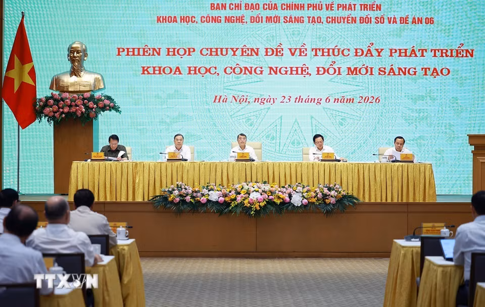 Thủ tướng Lê Minh Hưng, Trưởng Ban Chỉ đạo chủ trì Phiên họp chuyên đề về thúc đẩy phát triển khoa học, công nghệ, đổi mới sáng tạo. (Ảnh: Dương Giang/TTXVN)