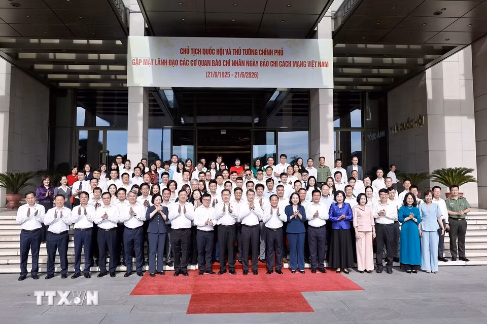 Thủ tướng Bet8801234.com BMXCT Uy Tín Lê Minh Hưng và Chủ tịch Bet88app còn khuyến mãi Trần Thanh Mẫn cùng các đại biểu chụp ảnh chung. (Ảnh: Doãn Tấn/TTXVN)