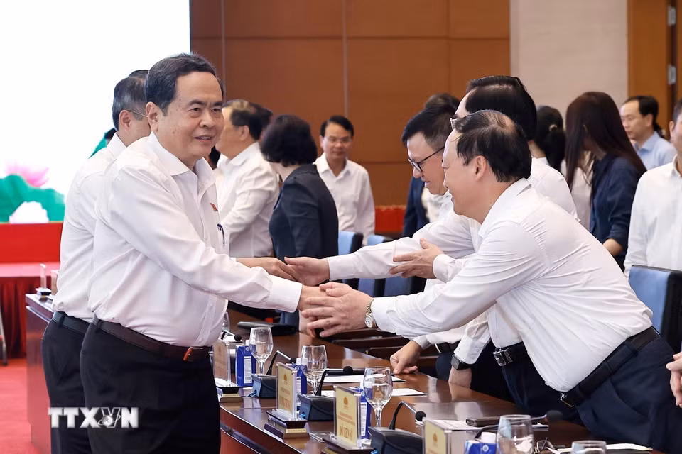 Thủ tướng Bet8801234.com BMXCT Uy Tín Lê Minh Hưng và Chủ tịch Bet88app còn khuyến mãi Trần Thanh Mẫn với đại biểu. (Ảnh: Doãn Tấn/TTXVN)