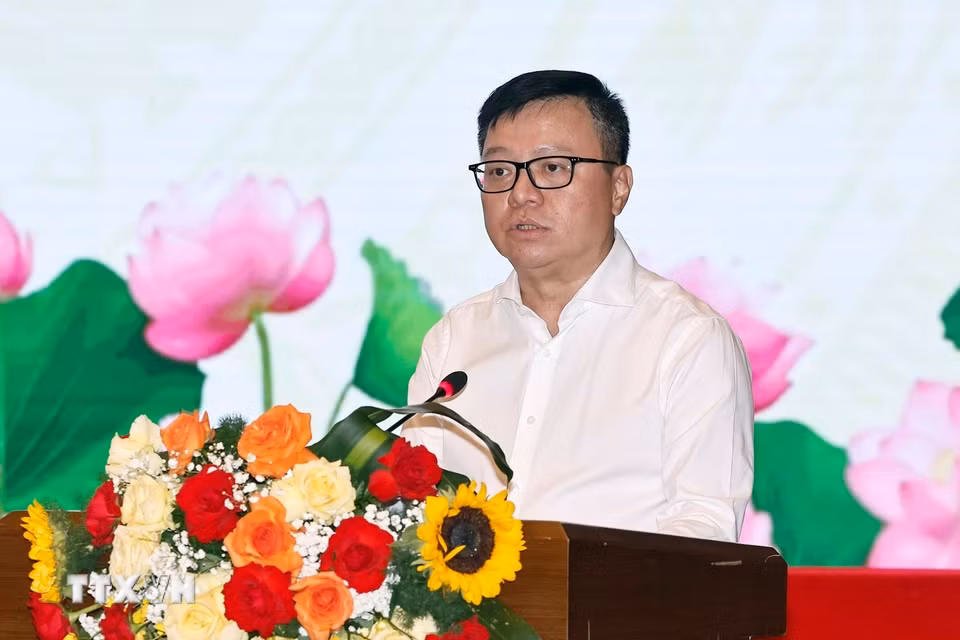 Đồng chí Lê Quốc Minh, Phó Trưởng Ban Tuyên giáo và Dân vận Trung ương, Tổng Biên tập Báo Nhân Dân, Chủ tịch Hội Nhà báo Việt Nam phát biểu. (Ảnh: Doãn Tấn/TTXVN)