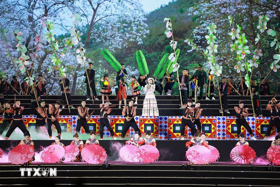 Chương trình nghệ thuật khai mạc Lễ hội Hoa Ban năm 2026 với chủ đề “Hoa Ban - Khát vọng Điện Biên.” (Ảnh: Dương Giang/TTXVN)