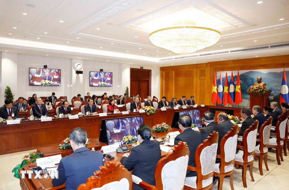 Tổng Bí thư Tô Lâm hội kiến Chủ tịch Quốc hội Lào Saysomphone Phomvihane. (Ảnh: Thống Nhất/TTXVN)