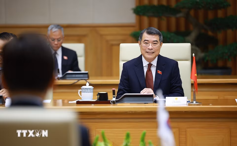 Thủ tướng Lê Minh Hưng tại cuộc hội kiến Tổng thống Hàn Quốc Lee Jae Myung. (Ảnh: Dương Giang/TTXVN)