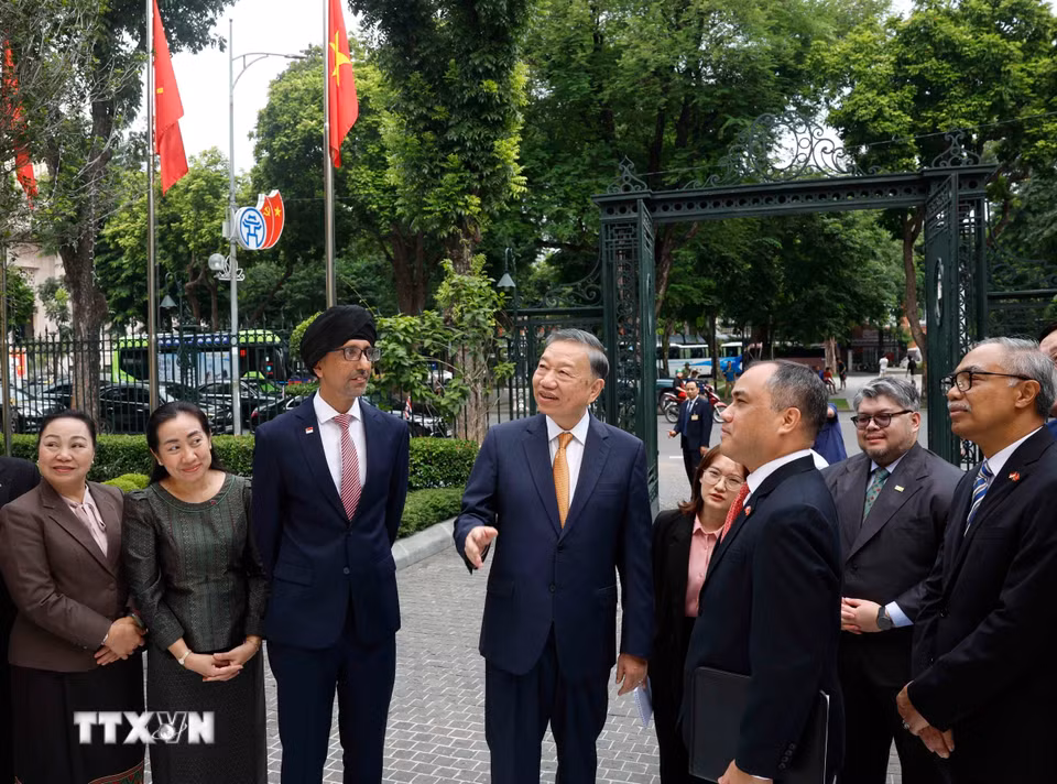 Tổng Bí thư, Chủ tịch nước Tô Lâm tiếp Đại sứ, Đại biện các nước ASEAN tại Hà Nội. (Ảnh: Thống Nhất/TTXVN)