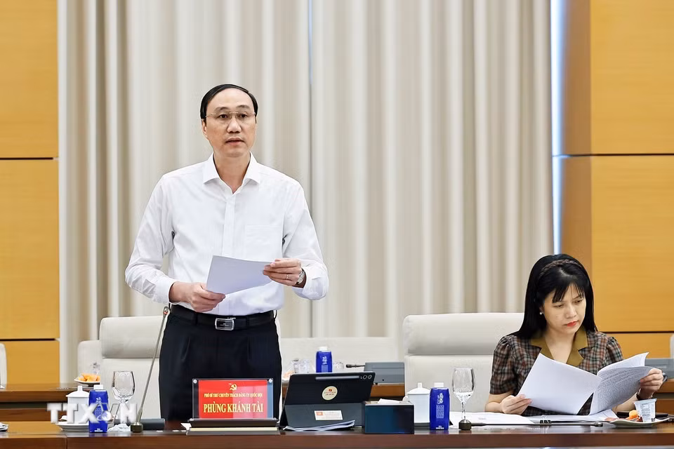 Phó Bí thư chuyên trách Đảng ủy Quốc hội Phùng Khánh Tài phát biểu. (Ảnh: Doãn Tấn/TTXVN)