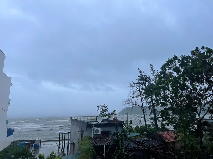 Khu vực xã Thanh Lân, huyện đảo Cô Tô gió mạnh cấp 13, giật cấp 16 (ảnh chụp lúc 10h ngày 7/9/2024). (Ảnh Văn Đức/TTXVN)