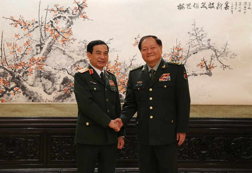 Đại tướng Phan Văn Giang hội kiến Ủy viên Bộ Chính trị, Phó Chủ tịch Quân ủy Trung ương Trung Quốc Trương Hựu Hiệp. (Ảnh: TTXVN phát)