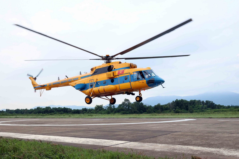 Quân chủng Phòng không-Không quân xây dựng các phương án sử dụng máy bay, lực lượng cứu hộ, cứu trợ nhân dân vùng lũ. (Ảnh: An Đăng/TTXVN)