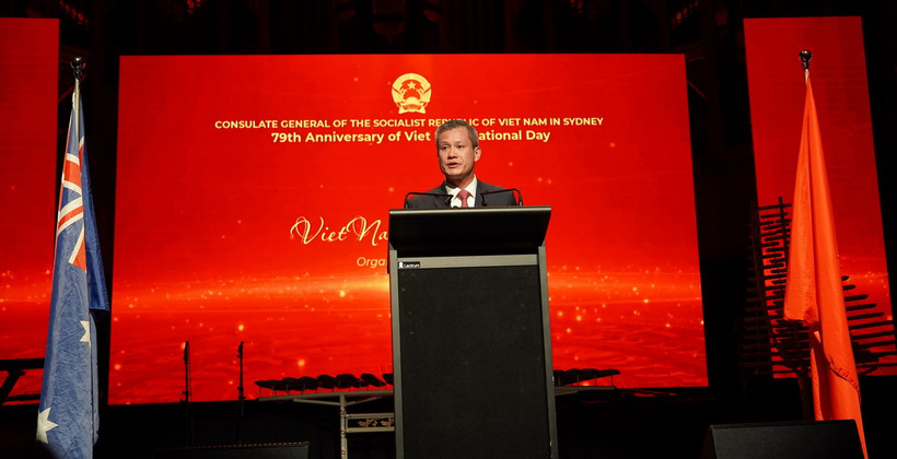 Tổng lãnh sự Việt Nam tại bang New South Wales, bang Nam Australia và bang Queensland Nguyễn Đăng Thắng phát biểu tại lễ kỷ niệm. (Ảnh: Lê Đạt/TTXVN)