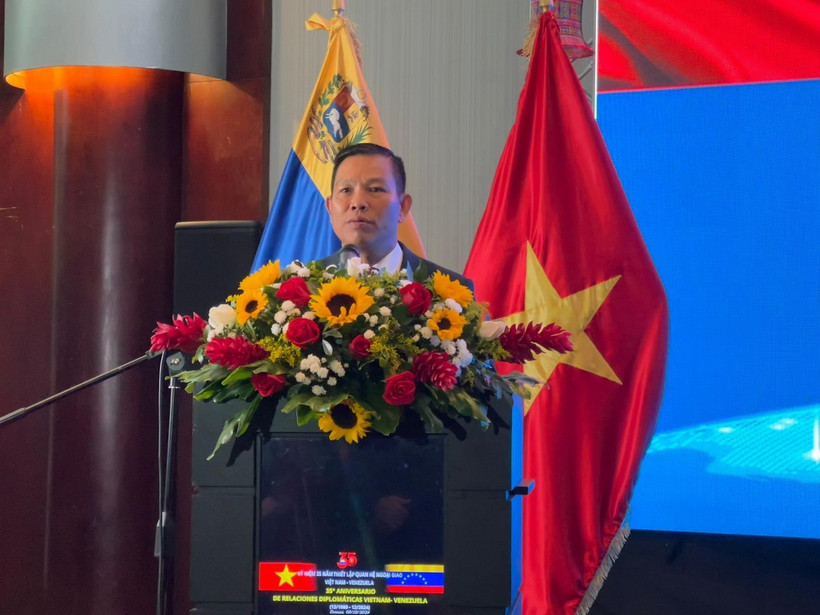 Đại sứ Việt Nam tại Venezuela Vũ Trung Mỹ phát biểu tại buổi lễ. (Ảnh: Đại sứ quán cung cấp/TTXVN phát)
