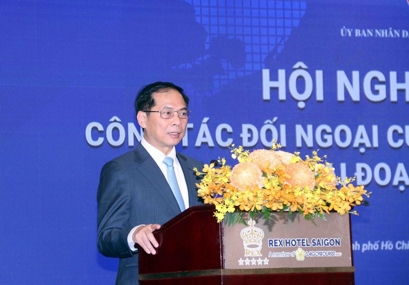 Ông Bùi Thanh Sơn, Phó Thủ tướng, Bộ trưởng Bộ Ngoại giao phát biểu chỉ đạo Hội nghị. (Ảnh: Xuân Khu/TTXVN)