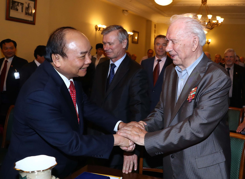 Thủ tướng Nguyễn Xuân Phúc và các đại biểu. (Ảnh: Thống Nhất/TTXVN) 