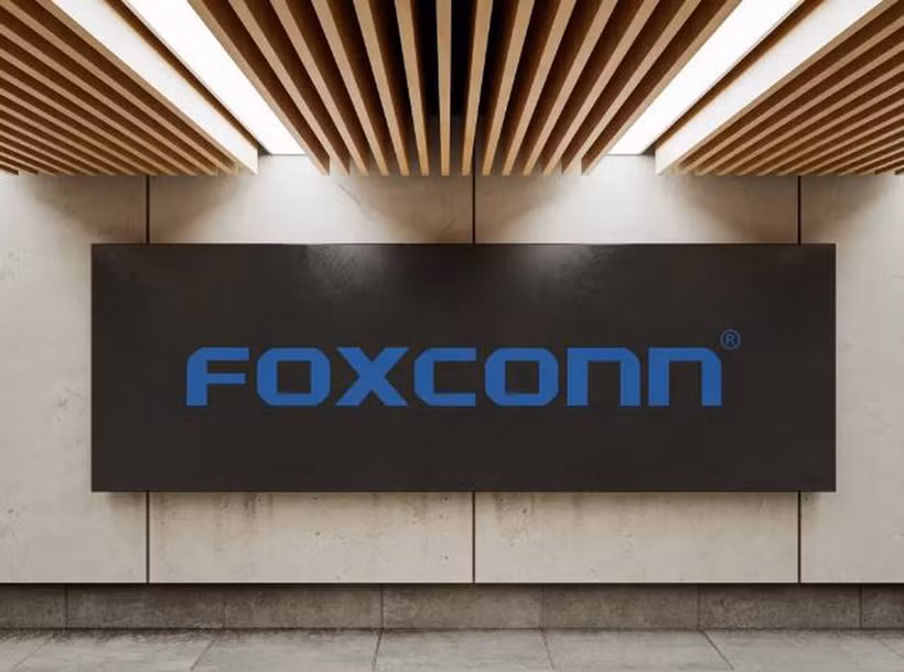 Foxconn, còn được gọi bằng tên chính thức là Hon Hai Precision Industry, là nhà sản xuất thiết bị điện tử theo hợp đồng lớn nhất thế giới và lắp ráp thiết bị cho các công ty công nghệ lớn, trong đó có Apple. (Nguồn: Techinasia)
