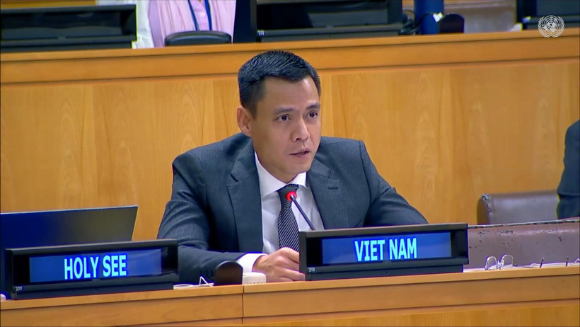 Đại sứ Đặng Hoàng Giang, Trưởng Phái đoàn thường trực Việt Nam tại Liên hợp quốc, phát biểu tại phiên thảo luận chung thường niên của Ủy ban các vấn đề xã hội, nhân đạo và văn hóa (Ủy ban 3) Đại hội đồng Liên hợp quốc khoá 79. (Ảnh: Thanh Tuấn/TTXVN)