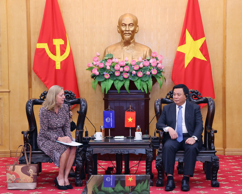 Ông Nguyễn Xuân Thắng tiếp và làm việc với Bà Mariam J. Sherman, Giám đốc Quốc gia Ngân hàng Thế giới tại Việt Nam. (Ảnh: Văn Điệp/TTXVN)