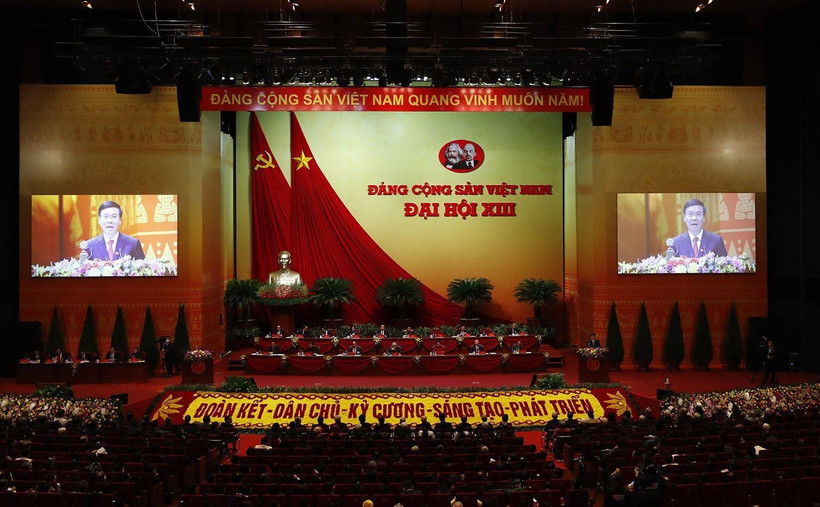 Đại hội nghe đồng chí Võ Văn Thưởng, Trưởng ban Tuyên giáo Trung ương thay mặt Đoàn Chủ tịch báo cáo kết quả bầu cử Bộ Chính trị, Tổng Bí thư, Ban Bí thư, Ủy ban Kiểm tra Trung ương, Chủ nhiệm Ủy ban Kiểm tra Trung ương khóa XIII. (Nguồn: TTXVN)